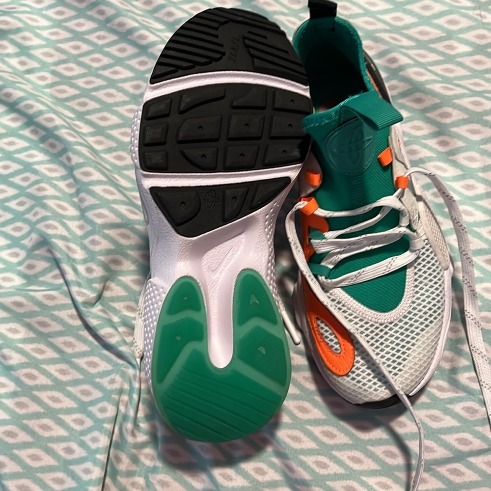 Nike - Picture 3 of 3